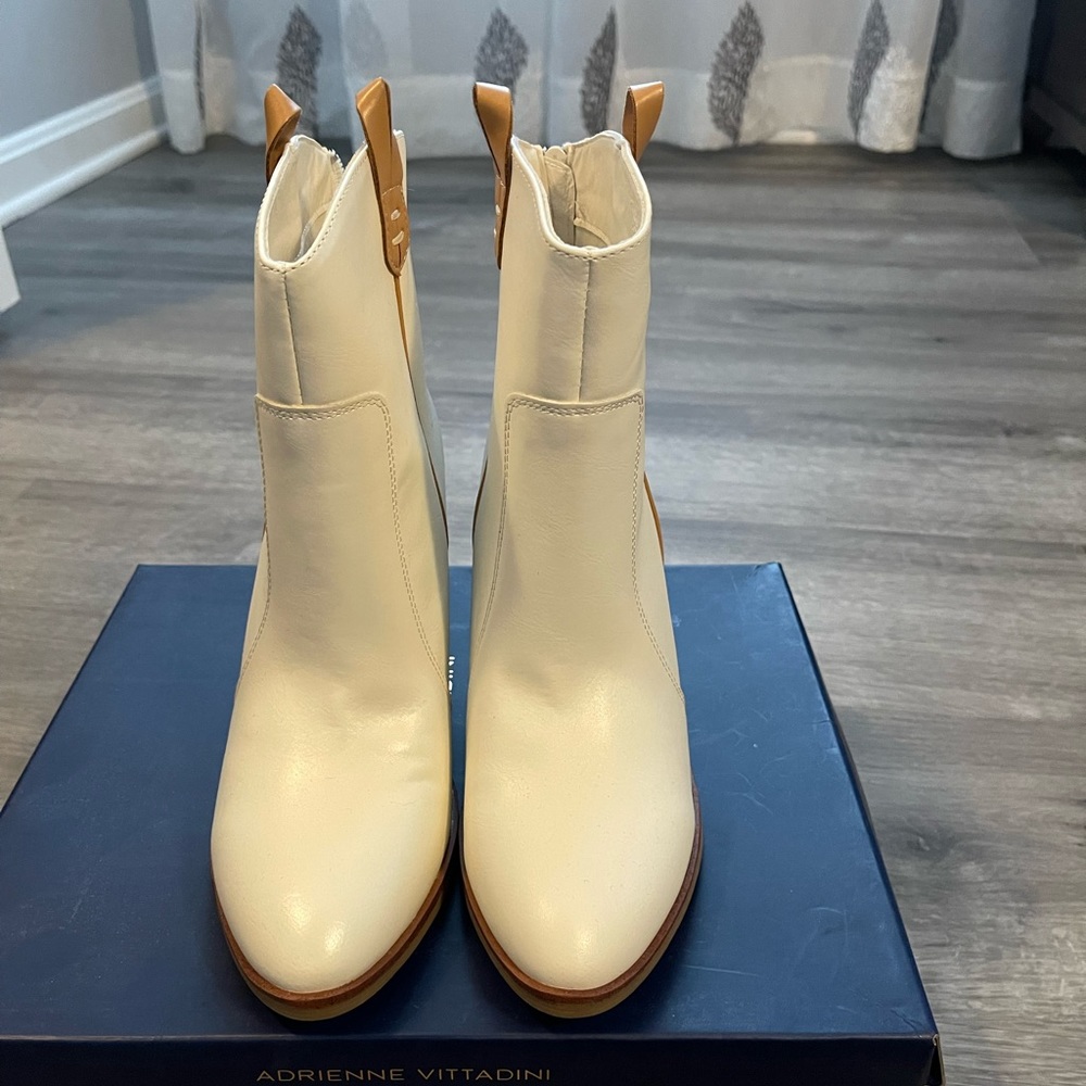 White heel boots